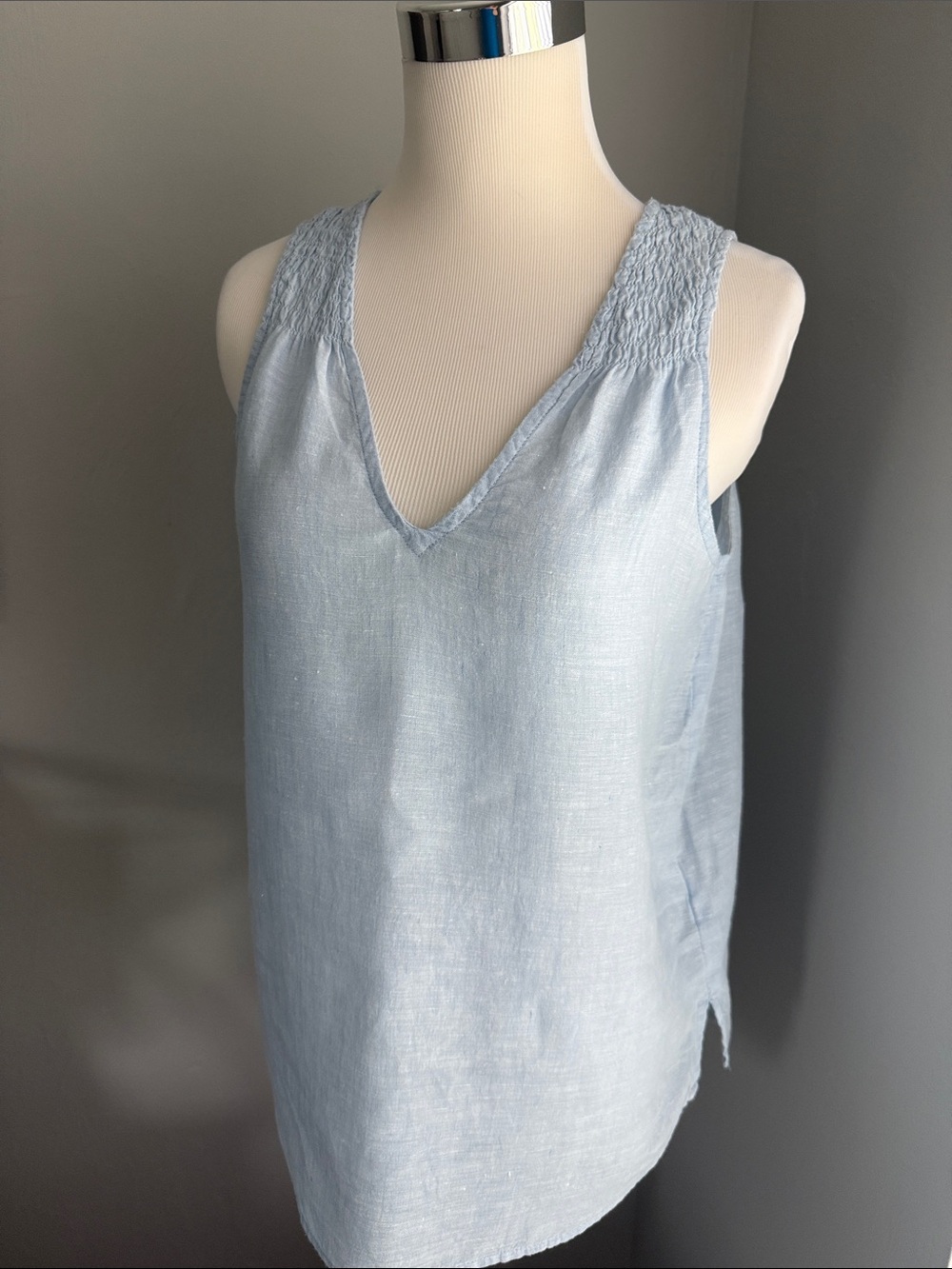 Cynthia Rowley Pale Blue Smocked-Shoulder V-Neck Linen Tank Size S